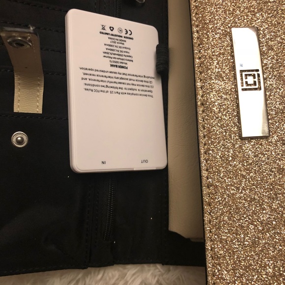 ✨Liz Claiborne Phone Charging Crossbody Bag✨ - Picture 2 of 6